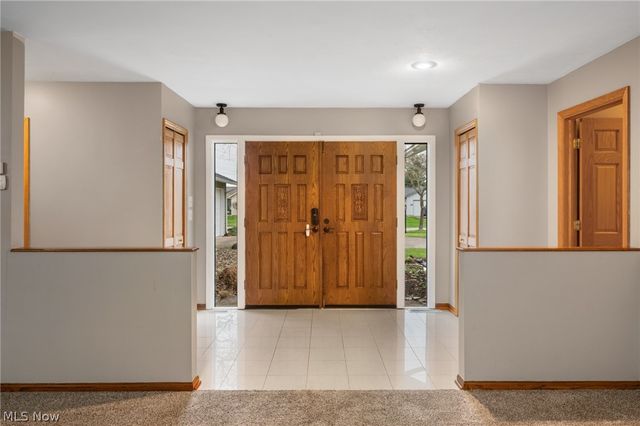 540 Crossbrook Drive, Berea, OH 44017