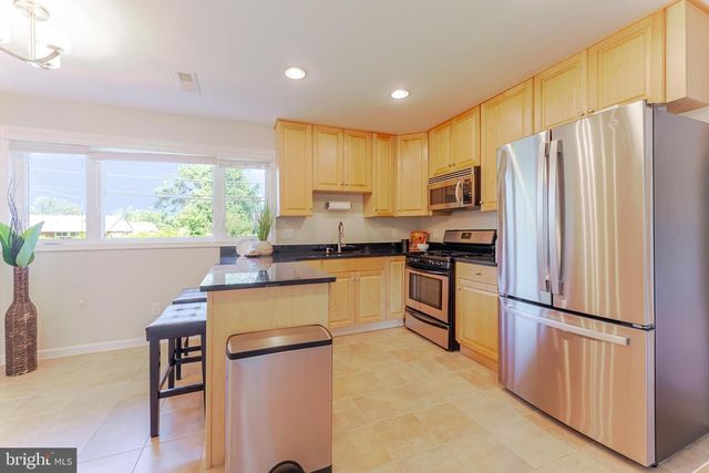 5825 ATTEENTEE RD, Springfield, VA 22150