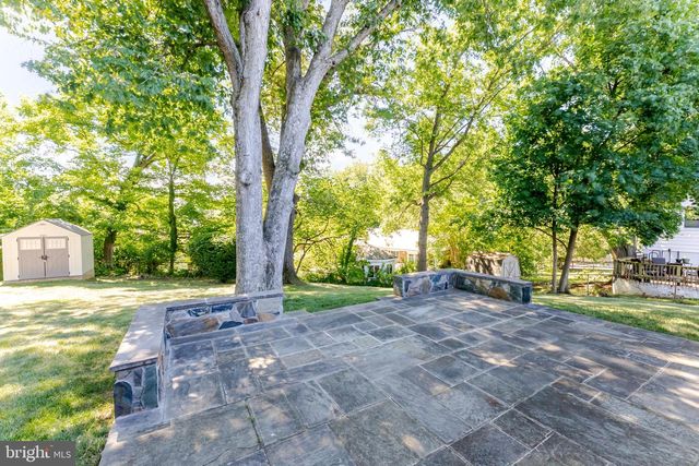 5825 ATTEENTEE RD, Springfield, VA 22150