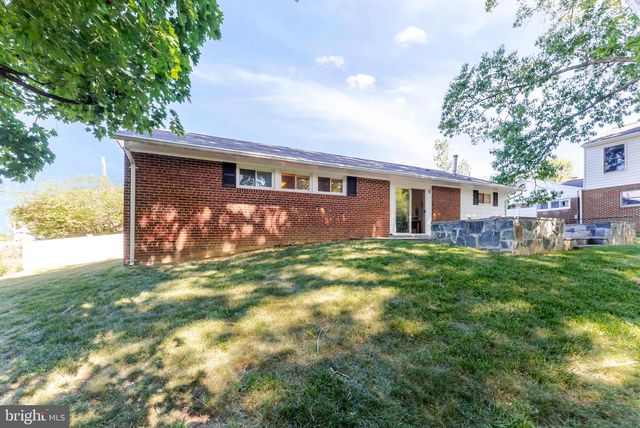5825 ATTEENTEE RD, Springfield, VA 22150
