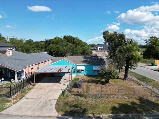 7355 Iwo Jima Road, Houston, TX 77033