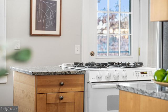 2000 N CULPEPER ST, Arlington, VA 22207