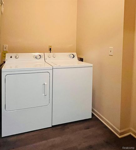 339 Wright Street, Wixom, MI 48393