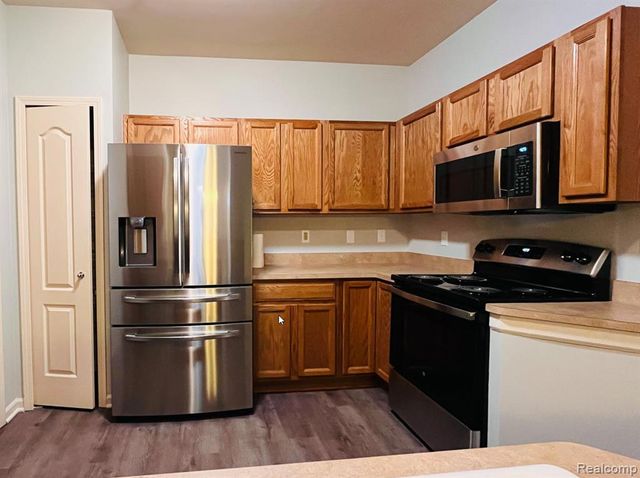 339 Wright Street, Wixom, MI 48393