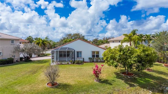 12109 NW 52nd Ct, Coral Springs, FL 33076