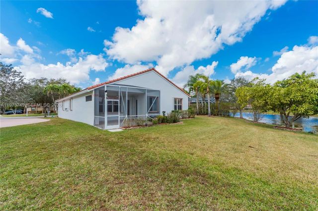 12109 NW 52nd Ct, Coral Springs, FL 33076