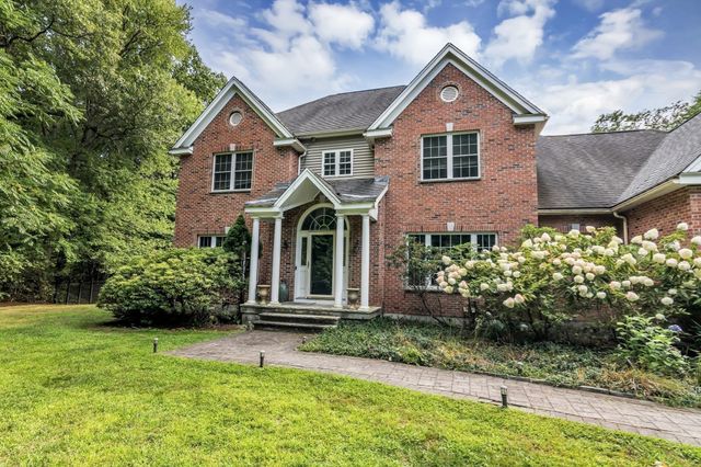52 Goodnow Ln, Framingham, MA 01702