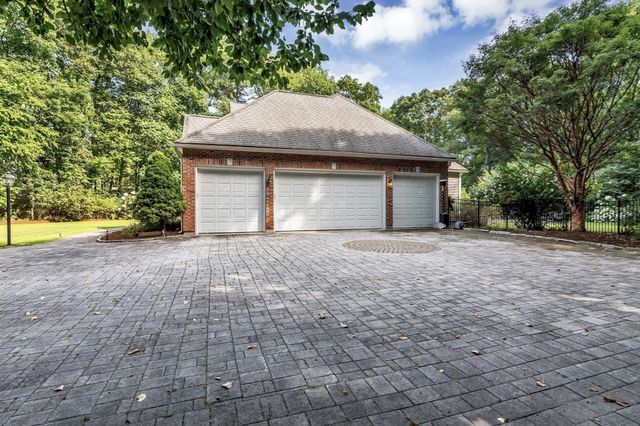 52 Goodnow Ln, Framingham, MA 01702