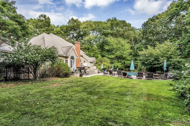 52 Goodnow Ln, Framingham, MA 01702