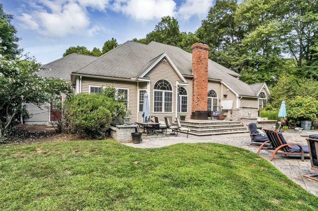 52 Goodnow Ln, Framingham, MA 01702