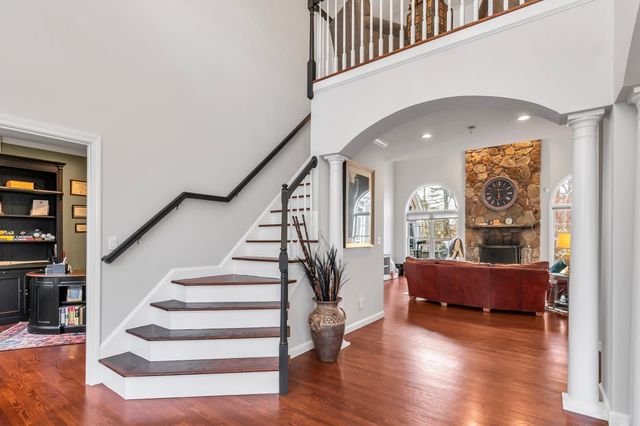52 Goodnow Ln, Framingham, MA 01702