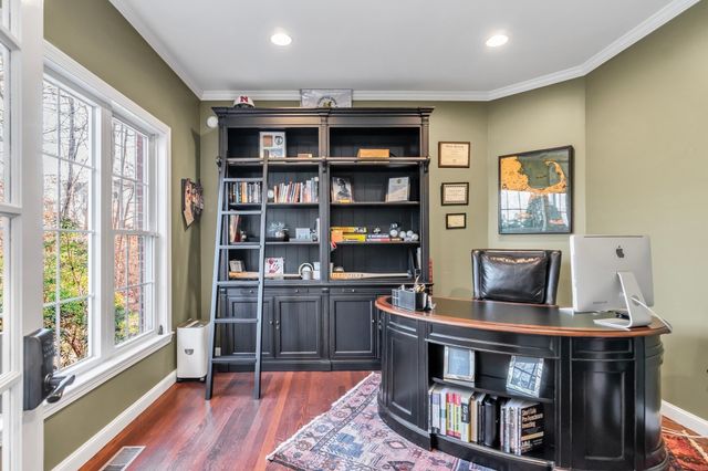 52 Goodnow Ln, Framingham, MA 01702