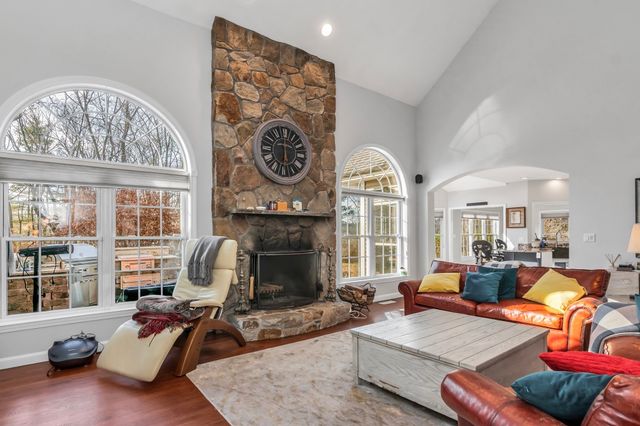 52 Goodnow Ln, Framingham, MA 01702
