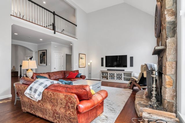52 Goodnow Ln, Framingham, MA 01702