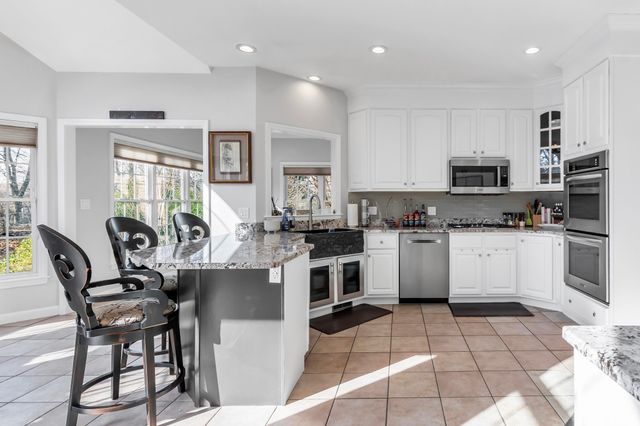 52 Goodnow Ln, Framingham, MA 01702