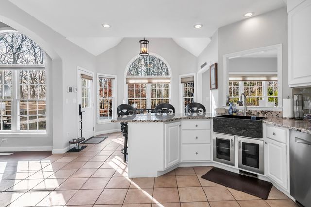 52 Goodnow Ln, Framingham, MA 01702