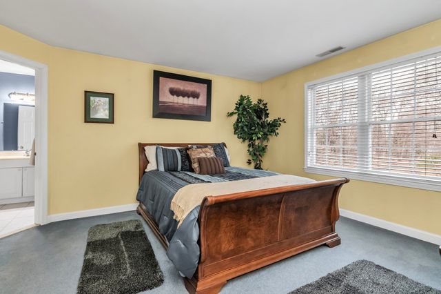 52 Goodnow Ln, Framingham, MA 01702