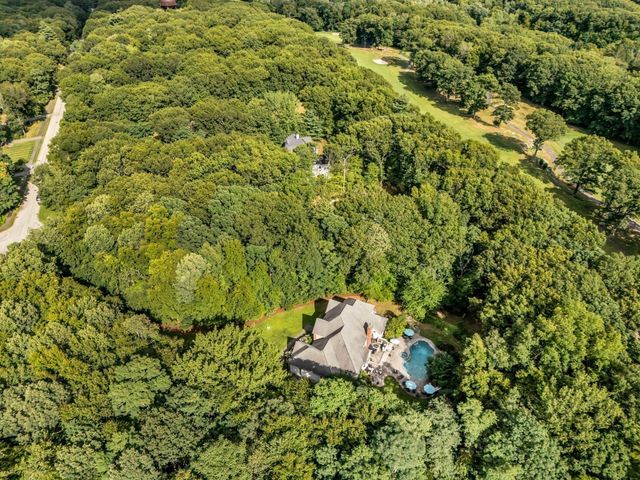 52 Goodnow Ln, Framingham, MA 01702