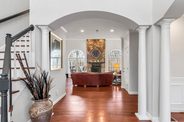 52 Goodnow Ln, Framingham, MA 01702
