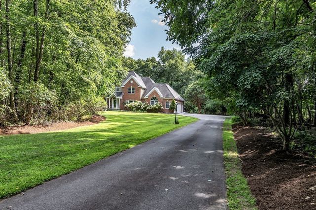 52 Goodnow Ln, Framingham, MA 01702