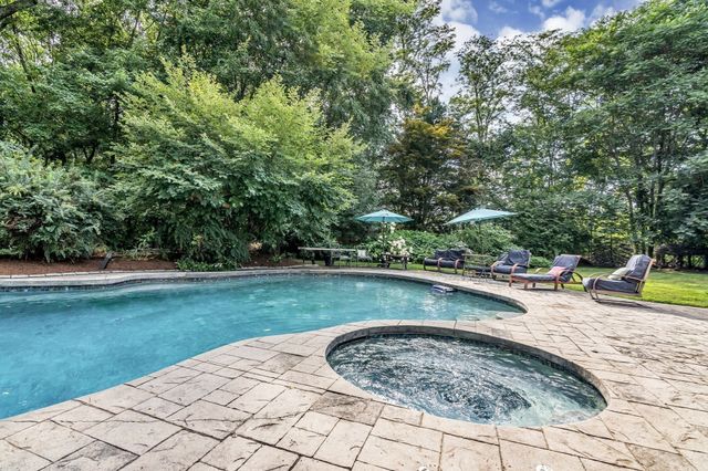 52 Goodnow Ln, Framingham, MA 01702