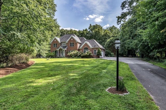 52 Goodnow Ln, Framingham, MA 01702