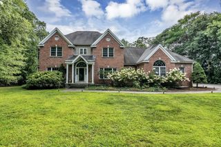 52 Goodnow Ln, Framingham, MA 01702