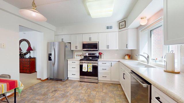 201 N Vail Avenue 207, Arlington Heights, IL 60004