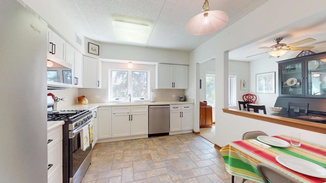 201 N Vail Avenue 207, Arlington Heights, IL 60004