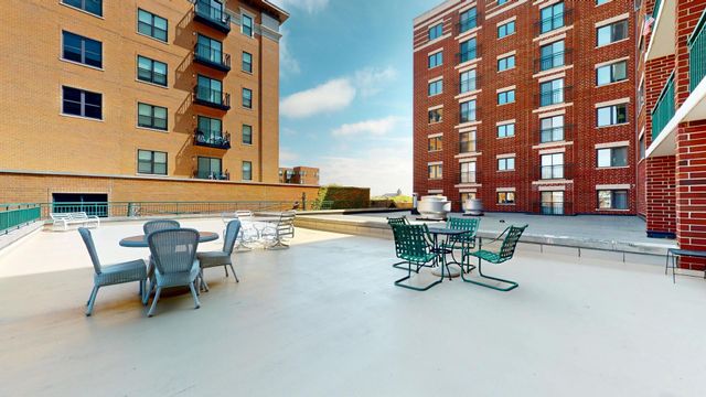 201 N Vail Avenue 207, Arlington Heights, IL 60004