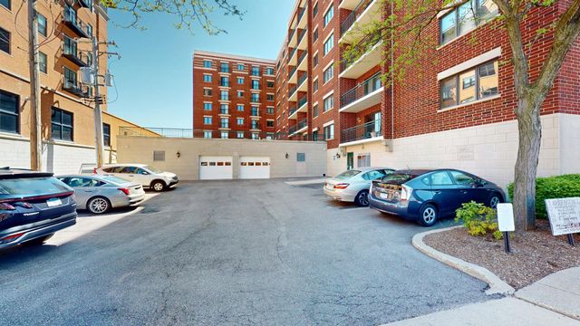 201 N Vail Avenue 207, Arlington Heights, IL 60004