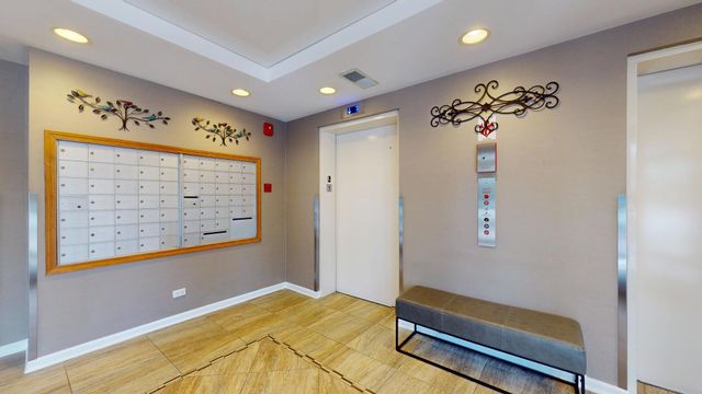 201 N Vail Avenue 207, Arlington Heights, IL 60004