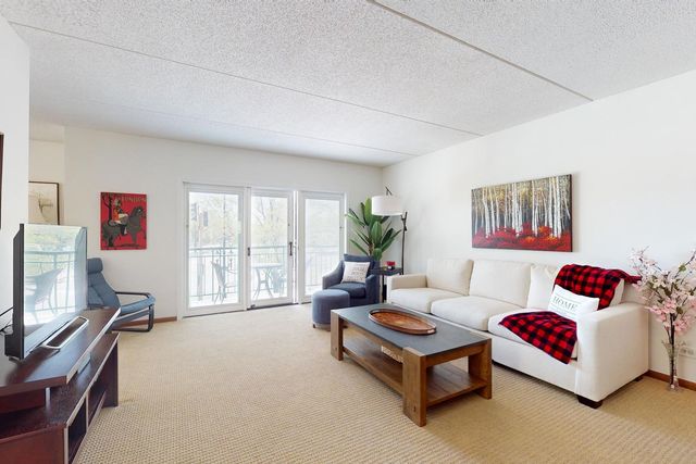 201 N Vail Avenue 207, Arlington Heights, IL 60004