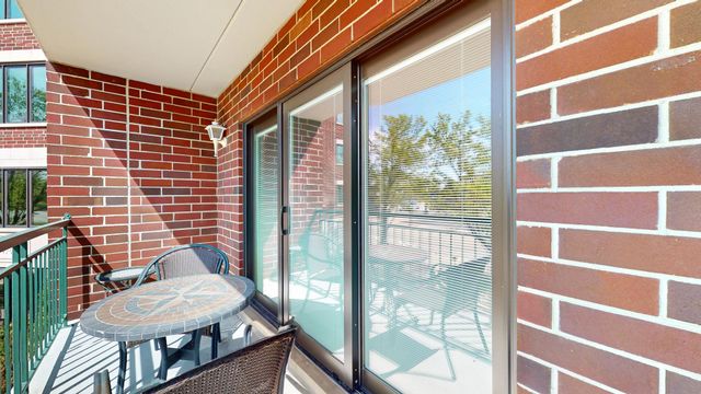 201 N Vail Avenue 207, Arlington Heights, IL 60004