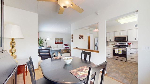 201 N Vail Avenue 207, Arlington Heights, IL 60004