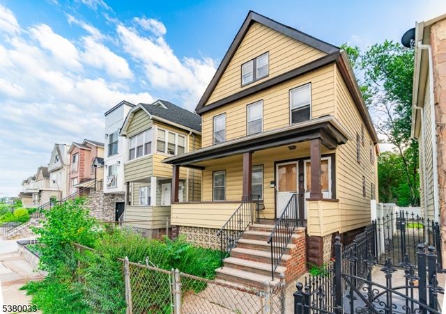 1024 Julia St, Elizabeth City, NJ 07201