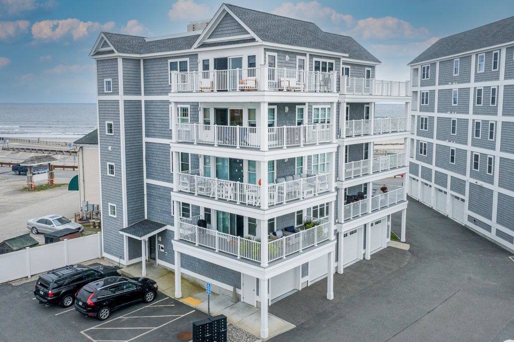 Image 1 of property listing at 377 Ocean Blvd Unit 18, Hampton, NH 03842