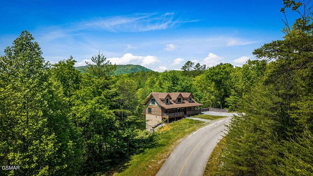 335 Hawken Drive, Walland, TN 37886