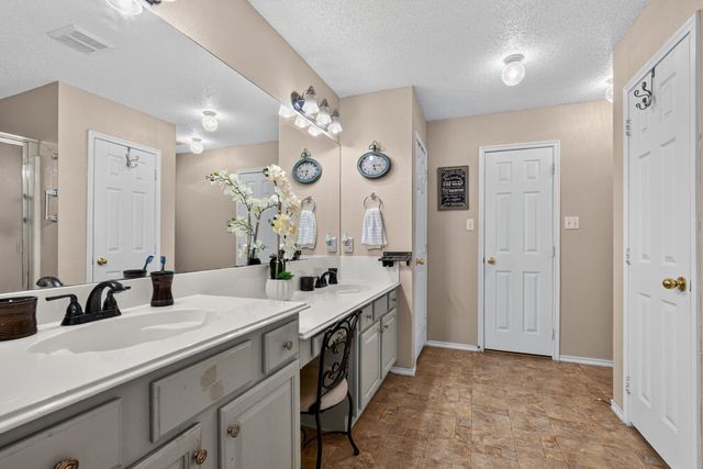 10425 Brangus Drive, Crowley, TX 76036