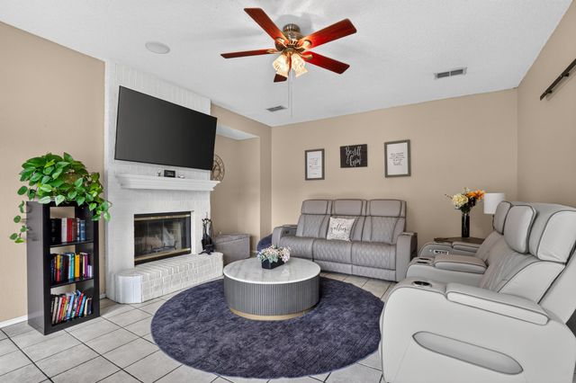 10425 Brangus Drive, Crowley, TX 76036
