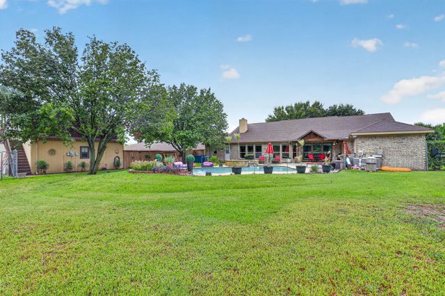 10425 Brangus Drive, Crowley, TX 76036