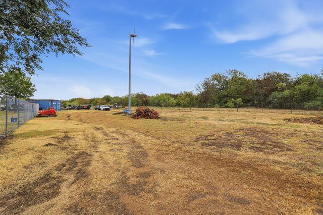 10425 Brangus Drive, Crowley, TX 76036