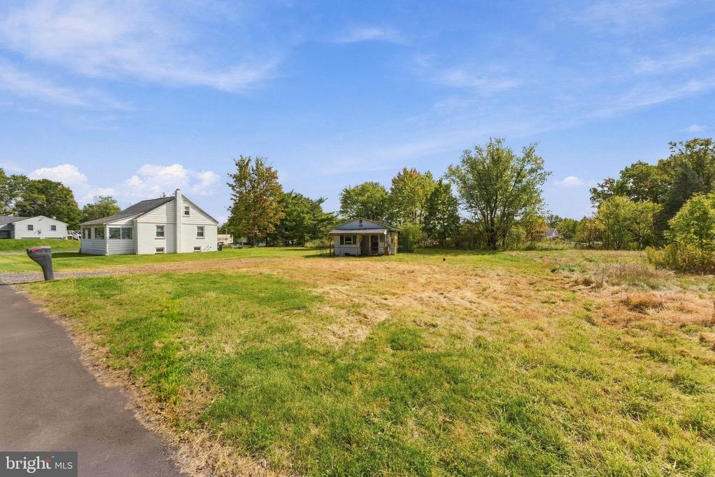 28 ALMONT RD, SELLERSVILLE, PA 18960 — photo 2