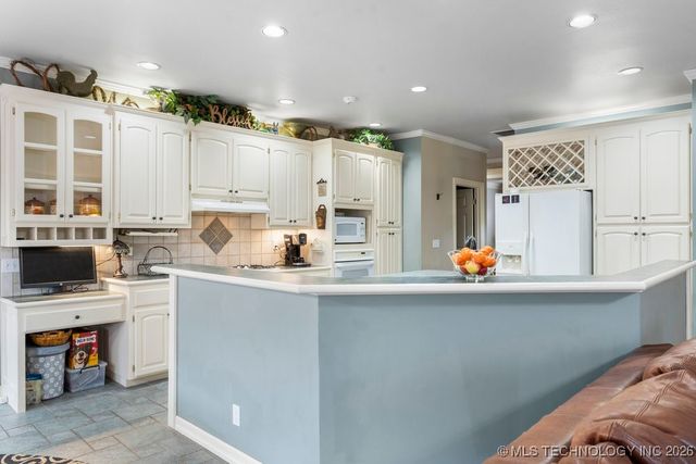 9818 E 83rd Place, Tulsa, OK 74133