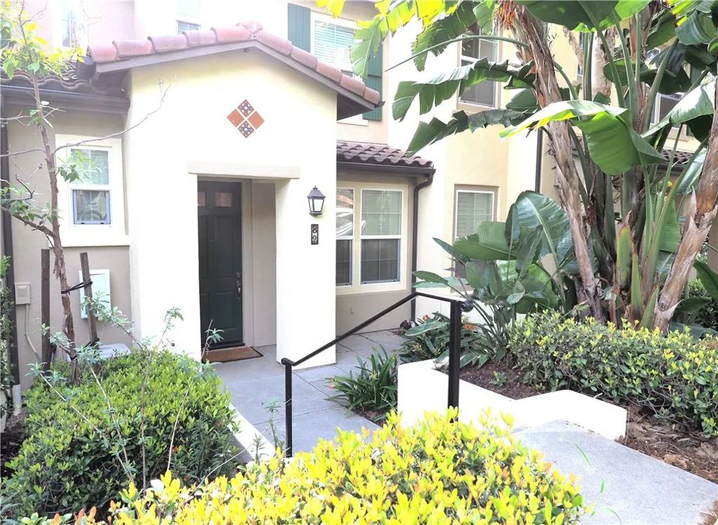 82 Vermillion, Irvine, CA 92603