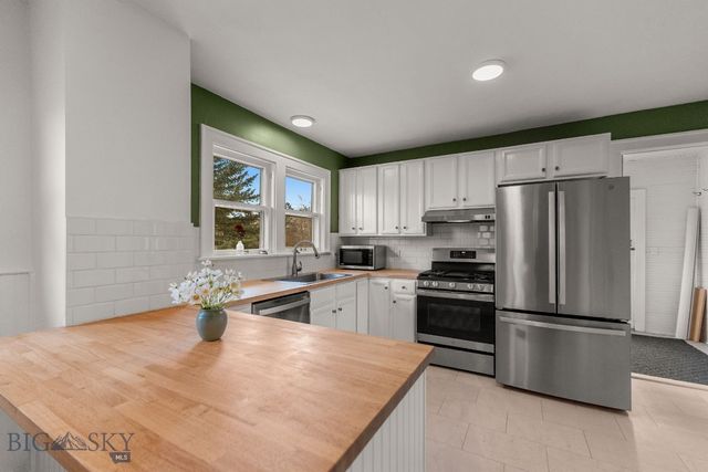 209 Bozeman Street, Gallatin Gateway, MT 59730