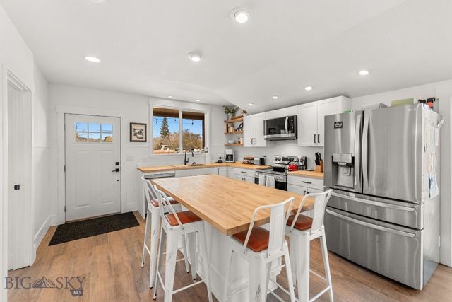 209 Bozeman Street, Gallatin Gateway, MT 59730