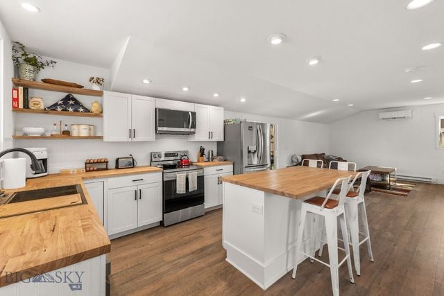 209 Bozeman Street, Gallatin Gateway, MT 59730