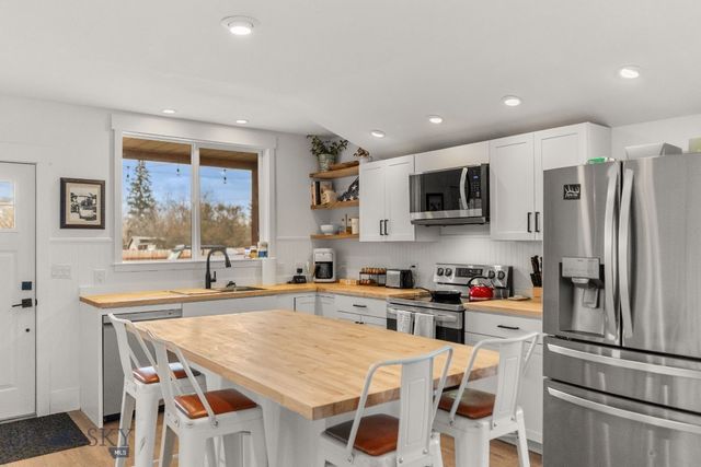 209 Bozeman Street, Gallatin Gateway, MT 59730