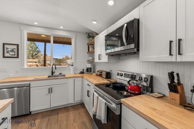 209 Bozeman Street, Gallatin Gateway, MT 59730